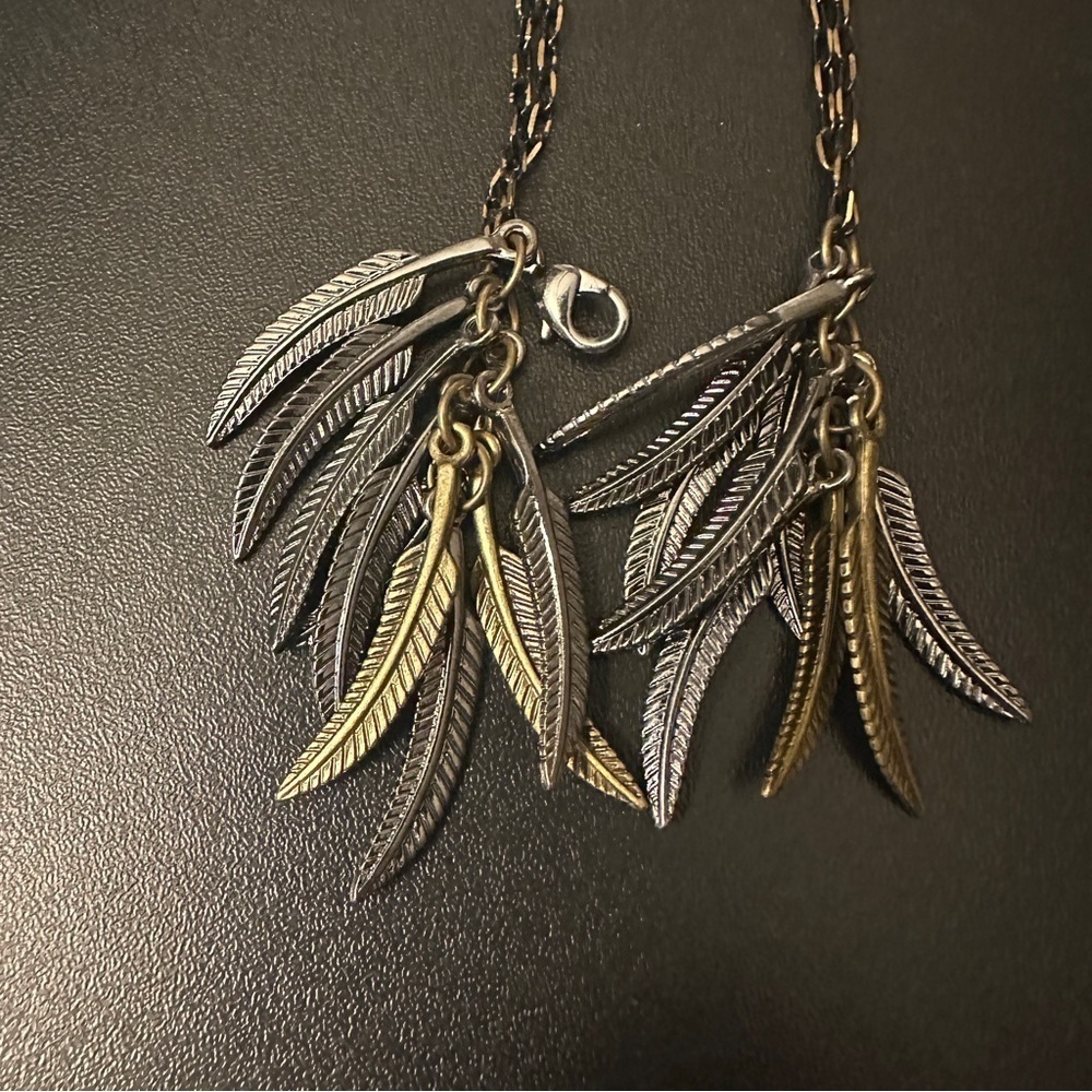 JewelMint Festival layered necklace Tri-colored Black Copper Gold feathers - Picture 4 of 13